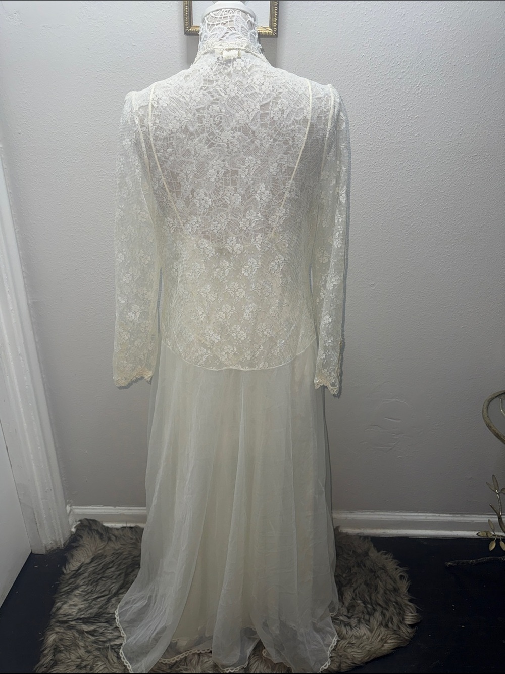 Vintage 70s Victoria's Secret Ivory Lace & Chiffon Long Chemise - Picture 10 of 11
